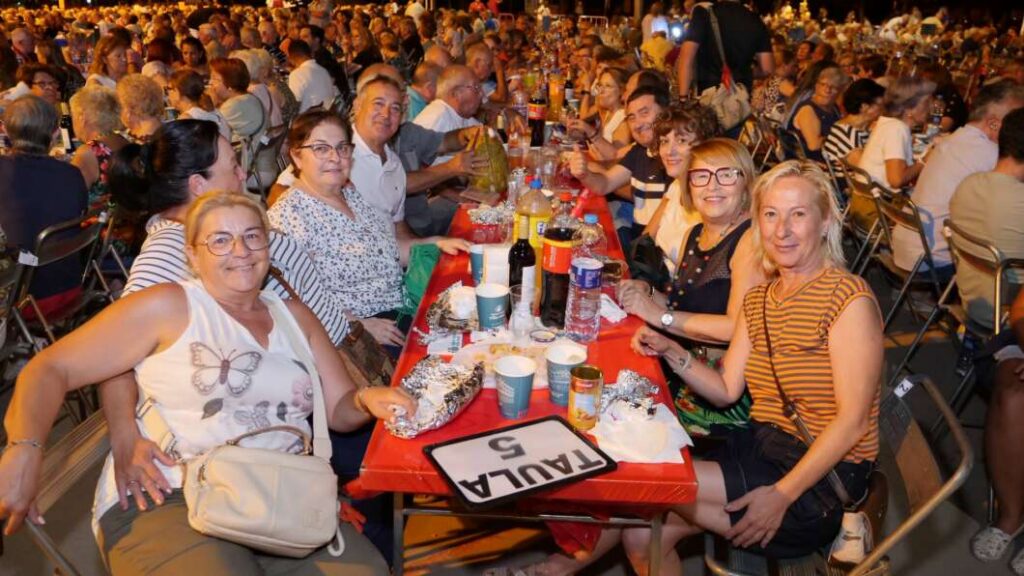 1.600 persones celebren el Macrosopar de Vila-real