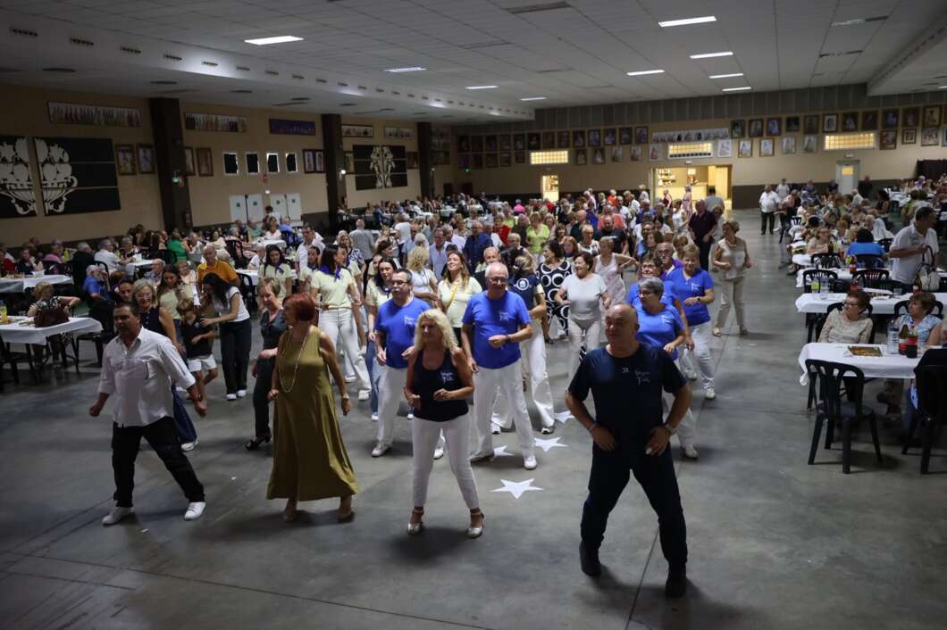 Burriana reuneix als seus majors amb música i berenar per les festes
