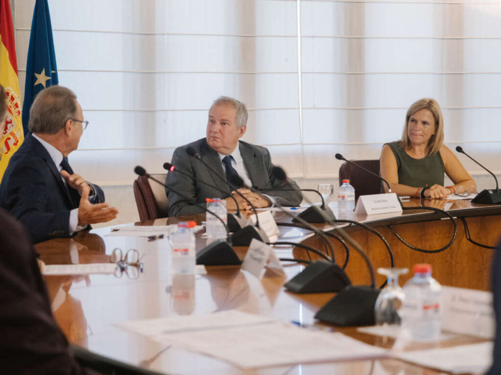 El ministro de Industria mantiene la reclamación ante Bruselas de un trato específico para la cerámica