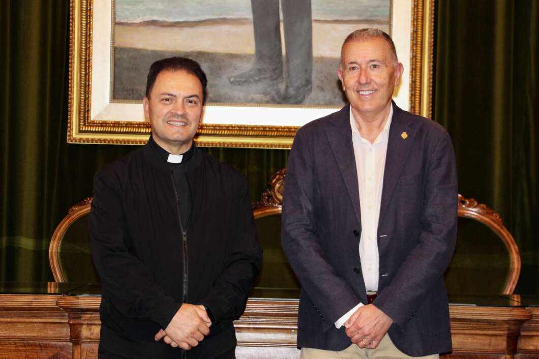 Monseñor Humberto González acerca el Vaticano a la comunidad colombiana de Castellón