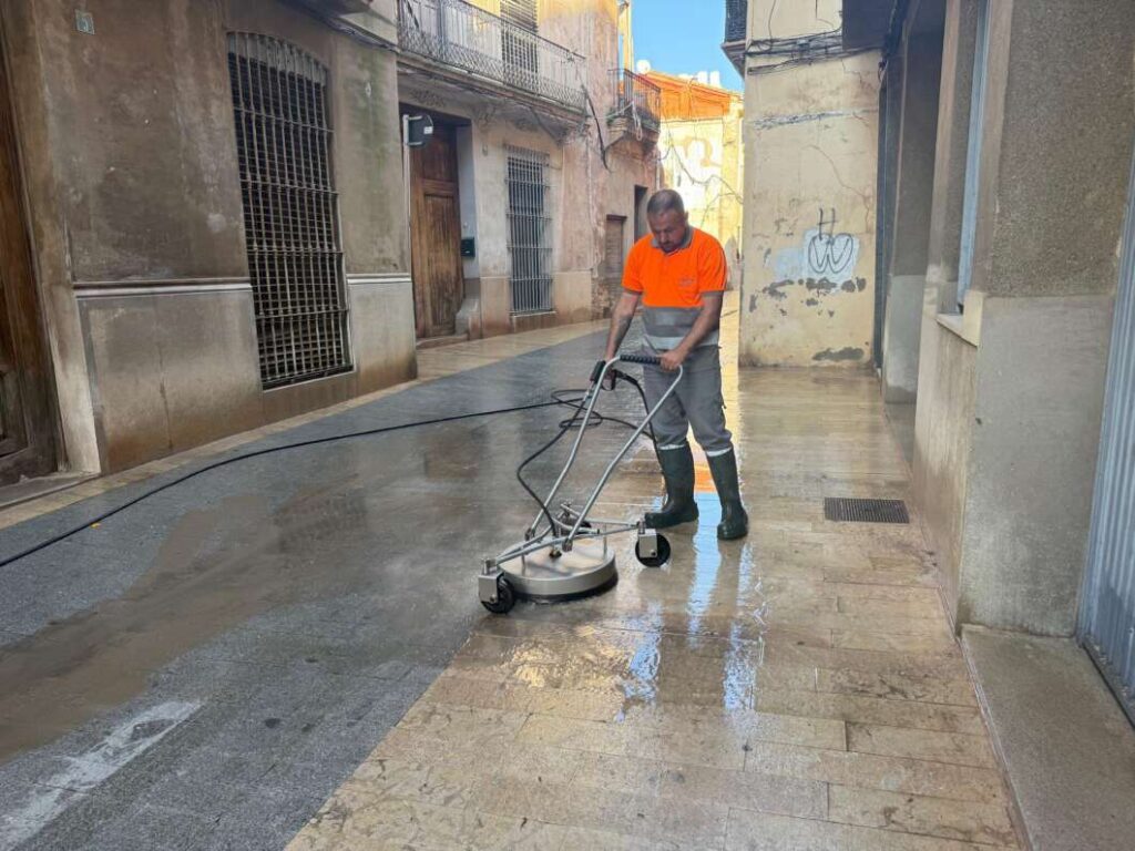 Burriana reprén la neteja integral dels carrers