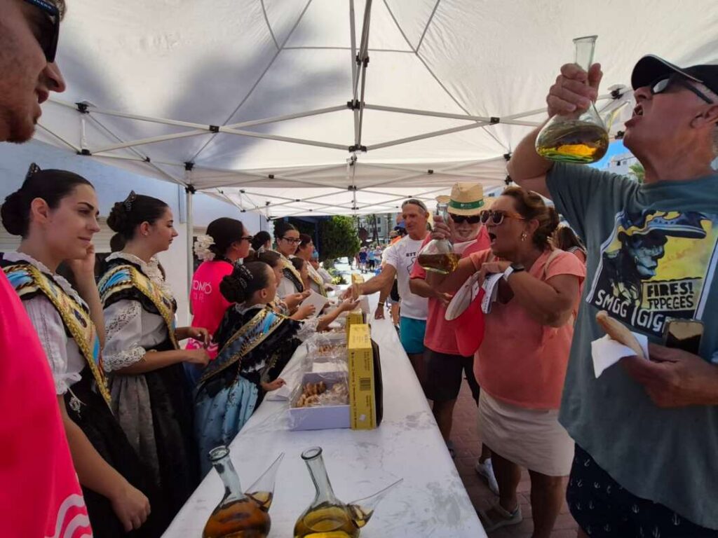 Peñíscola endulza sus fiestas con 2.000 'pastissets' para los turistas