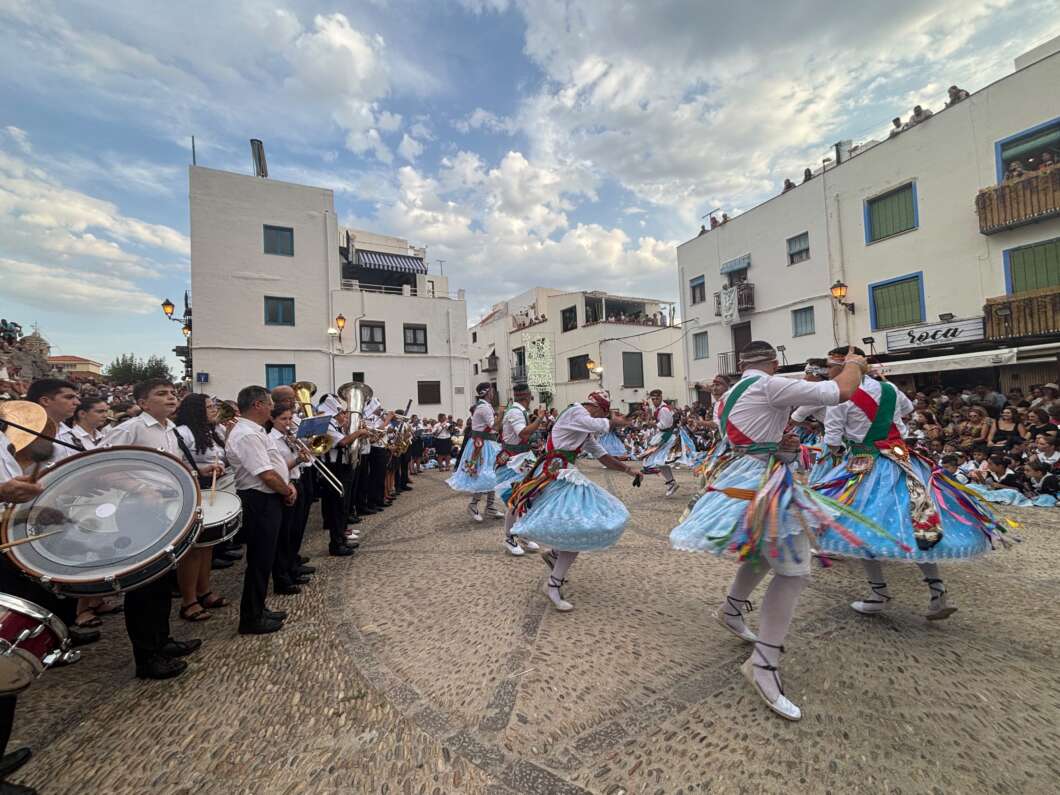 Peñíscola revive su tradición con las danzas en honor a la Virgen de la Ermitana