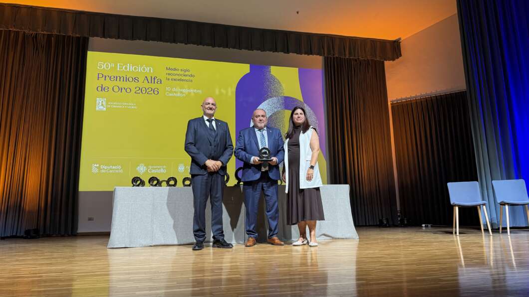 La Diputación y el Ayuntamiento destacan el peso de la cerámica en la economía provincial durante la 50ª edición de unos galardones que reconocen la innovación