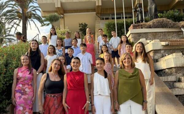 Benicàssim ya tiene nuevas Reinas de fiestas: Lucía Pallarés y Aina Escuder