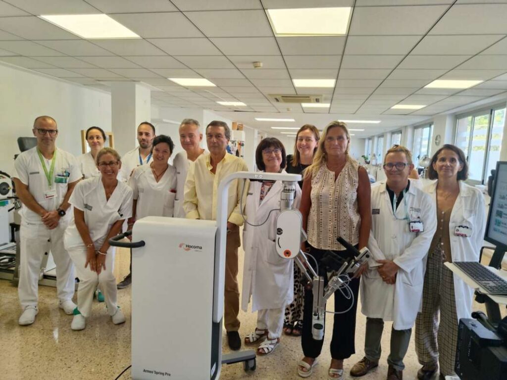 Nuevo robot para rehabilitación en el Hospital General con el conseller de Sanidad