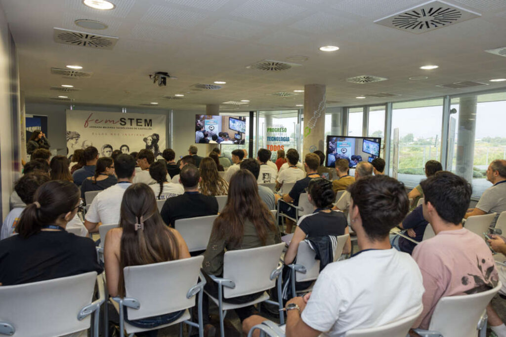 Espaitec apropa les professions STEM a l’alumnat de l’UJI