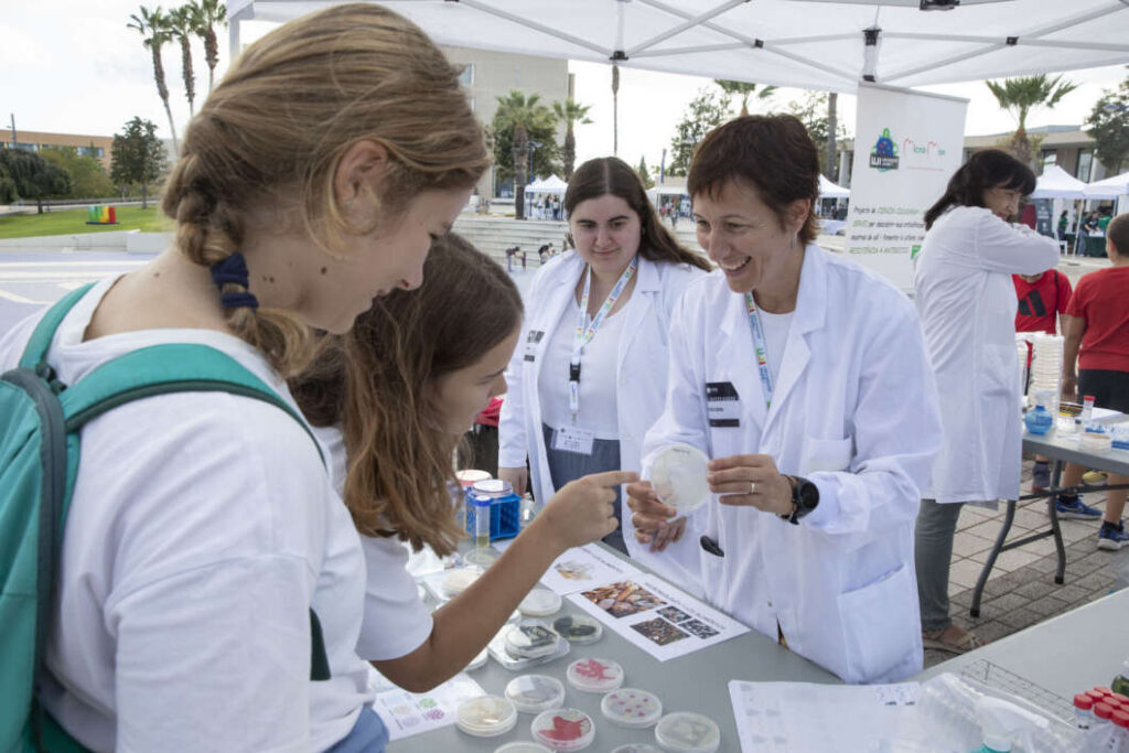 L'UJI acosta la ciència a Castelló amb més de 50 tallers en Science GTS