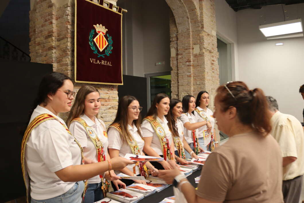 Vila-real inicia el repartiment del programa de les festes de la Mare de Déu de Gràcia