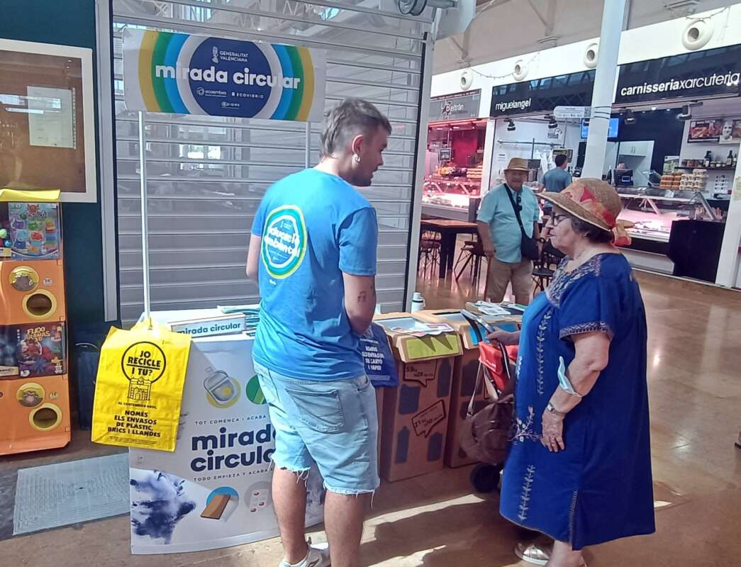 Vinaròs impulsa la sensibilización sobre el ciclo de los residuos con nuevas actividades en los mercados