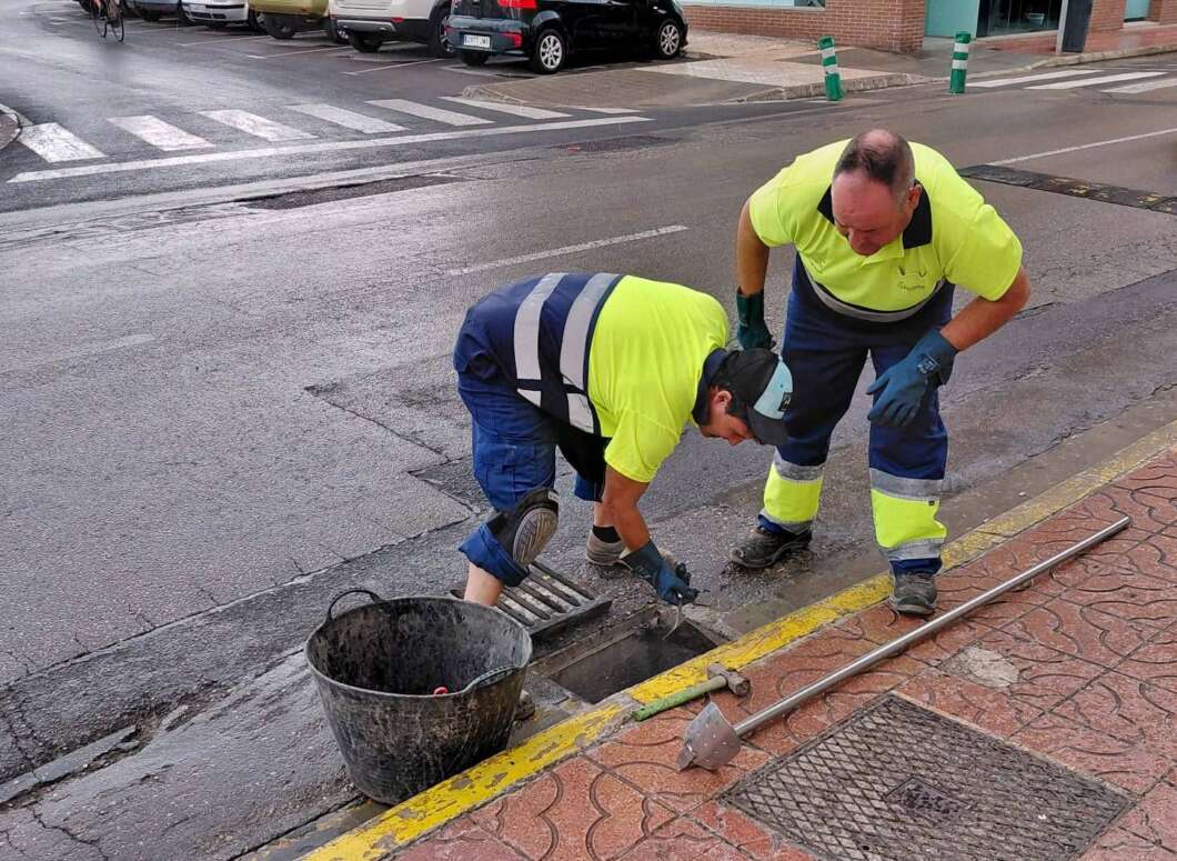 Vinaròs inicia la campaña de limpieza de imbornales ante la llegada de de lluvias