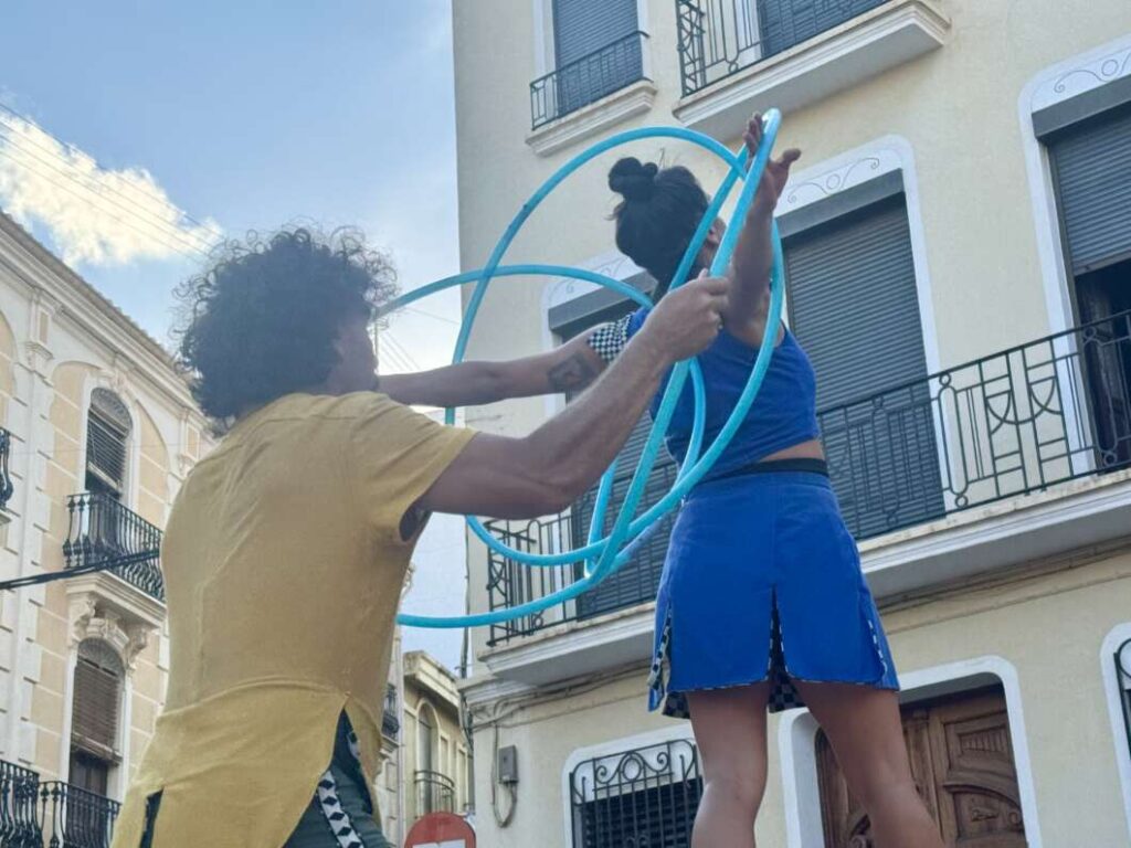 Almassora ompli la Vila de cultura amb un concert de piano entre 200 veles