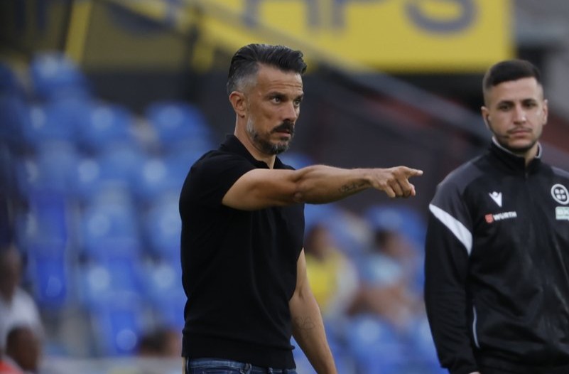 Ruben de la Barrera, entrenador, UD Las Palmas, destituido,