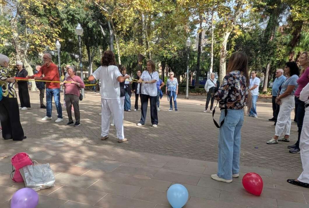 Castellón reúne a pacientes en un paseo saludable para cuidar el bienestar físico y emocional