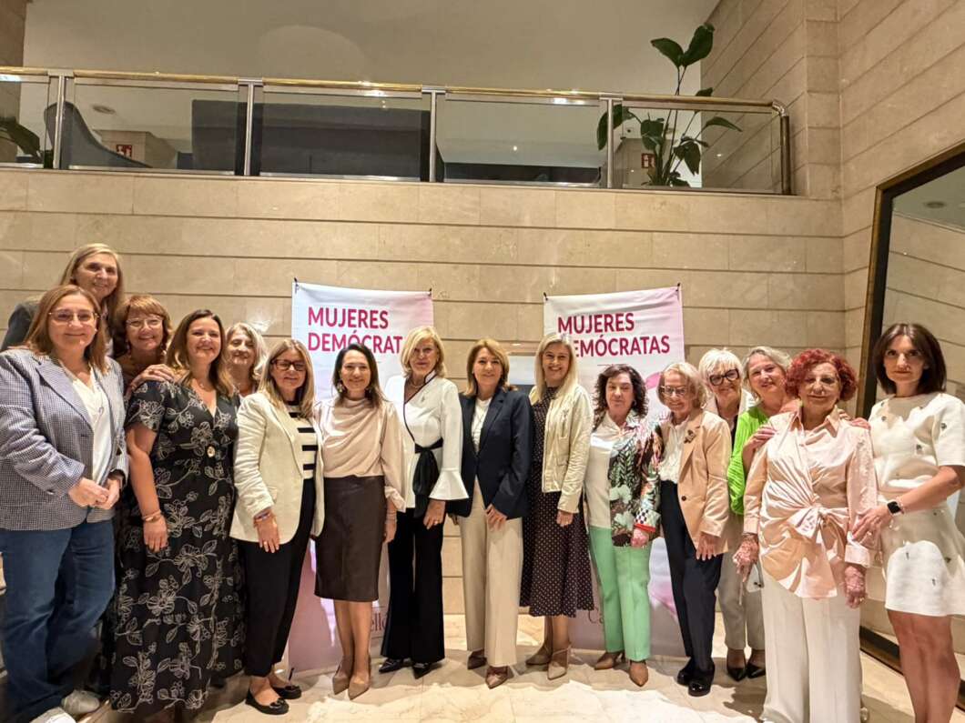 Mujeres por la Igualdad homenajea a Pepe Mora y al barítono Pedro Quiralte