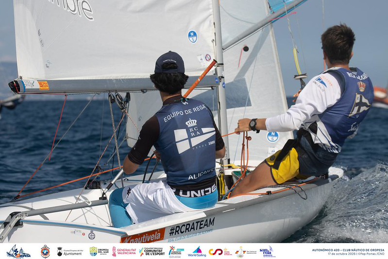 Oropesa reúne a la élite autonómica de vela en la Copa de 420