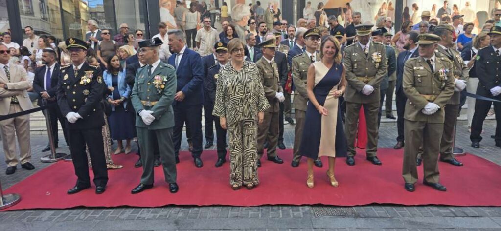 Un desfile militar recorre el centro de Castellón por el Día de la Hispanidad