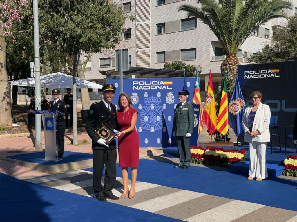 Distinciones. Celebración día del patrón Policía Nacional 071026