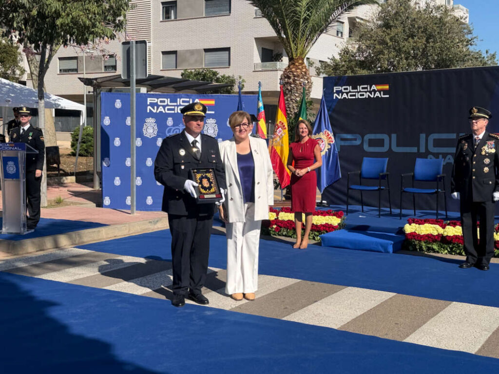 Distinciones. Celebración día del patrón Policía Nacional 071026