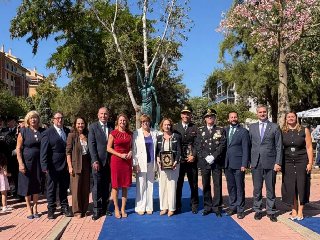 Distinciones. Celebración día del patrón Policía Nacional 071026