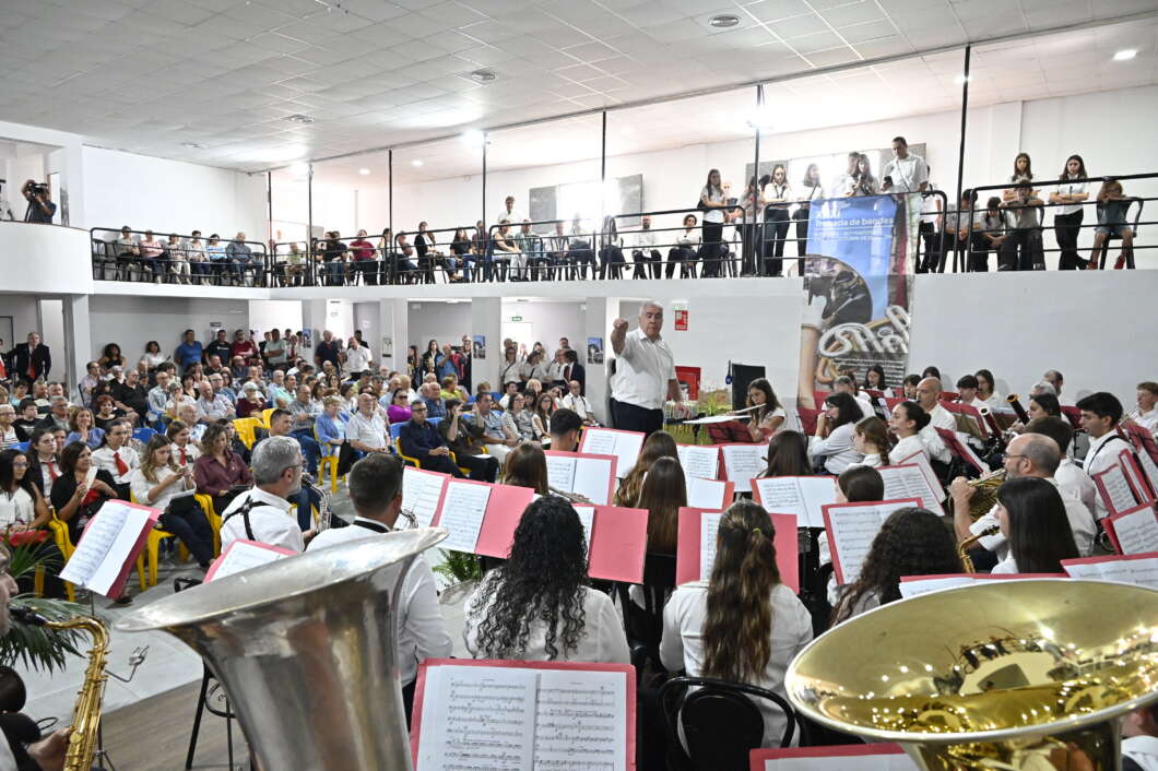 Més de 200 músics omplin Catí de música en la XXXI Trobada de Bandes