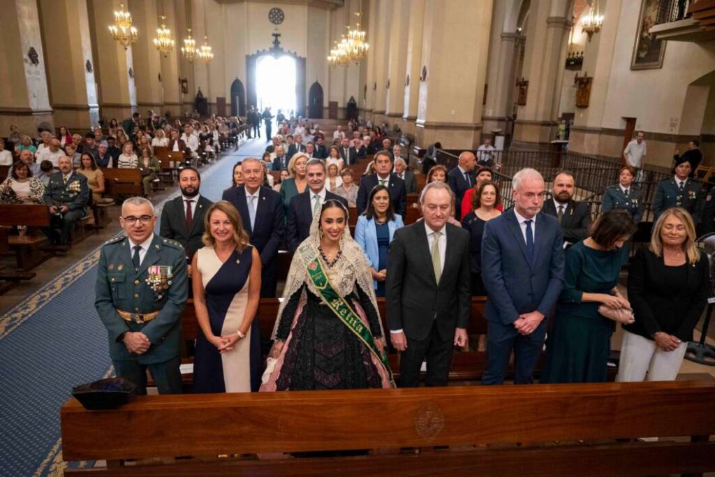Un desfile militar recorre el centro de Castellón por el Día de la Hispanidad