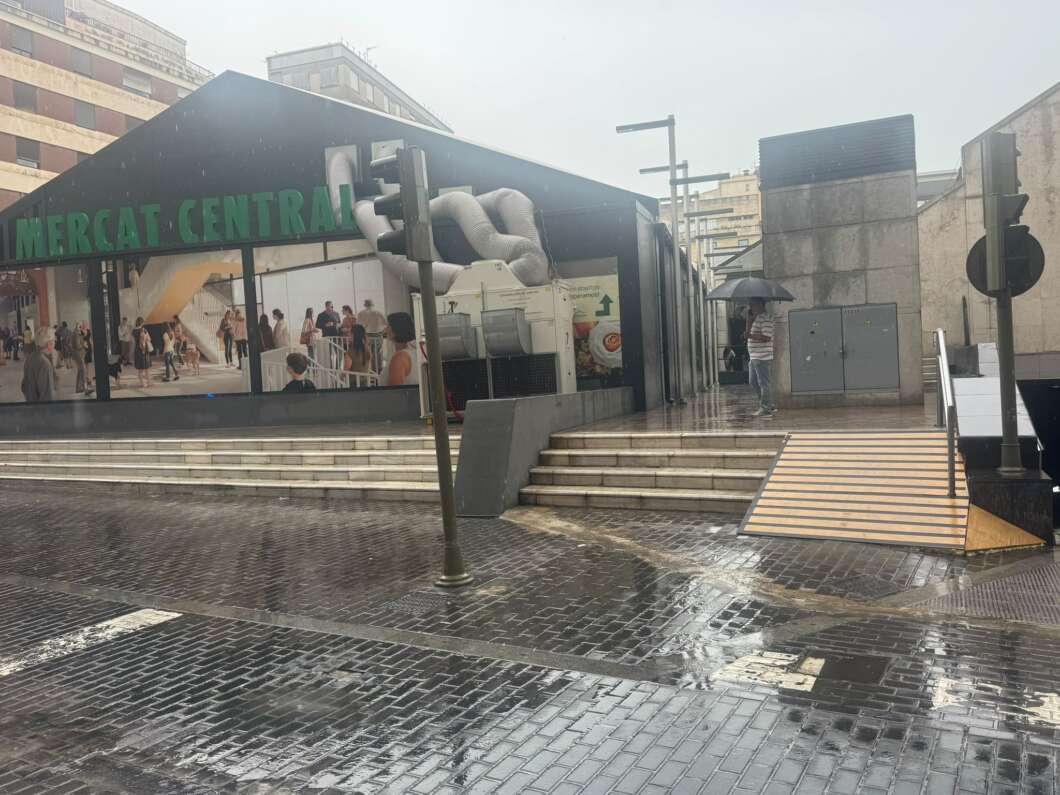 Lluvia en Castellón 021026 Mercado
