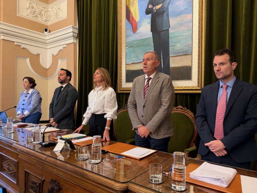 Minuto de silencio Pleno Castellón 291026