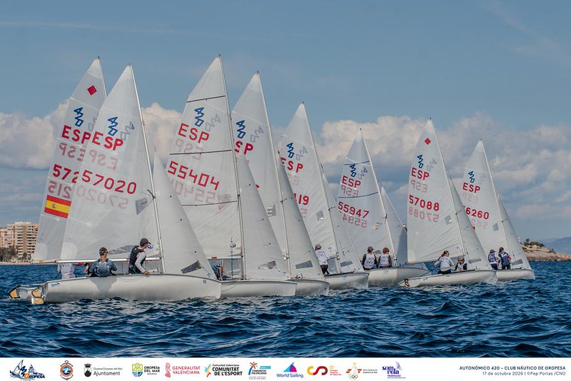 Oropesa reúne a la élite autonómica de vela en la Copa de 420