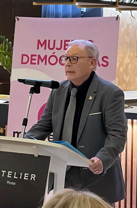 Mujeres por la Igualdad homenajea a Pepe Mora y al barítono Pedro Quiralte