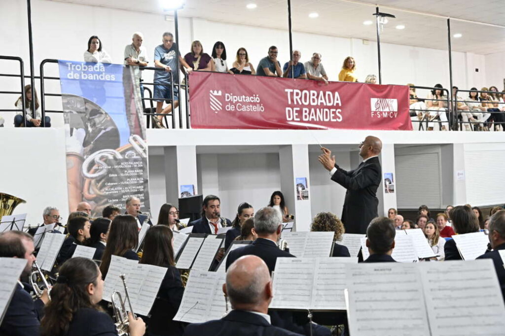 Més de 200 músics omplin Catí de música en la XXXI Trobada de Bandes