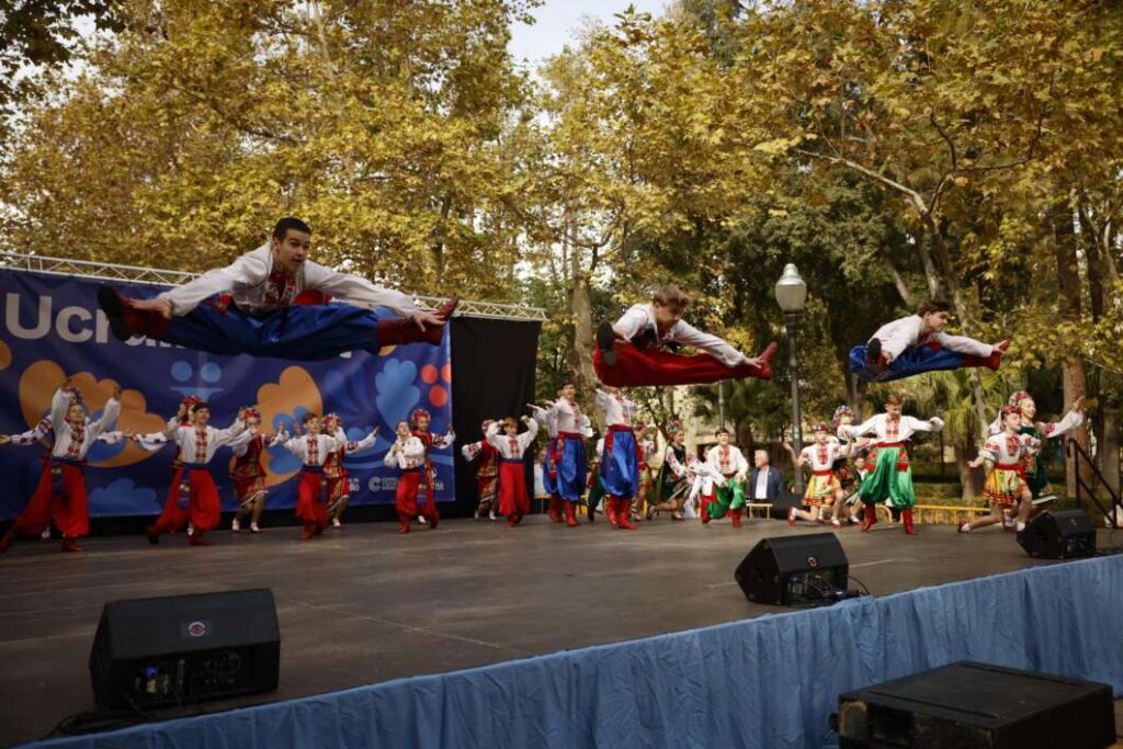 El parque Ribalta celebra UcraïnaFest con música, danza y gastronomía ucraniana