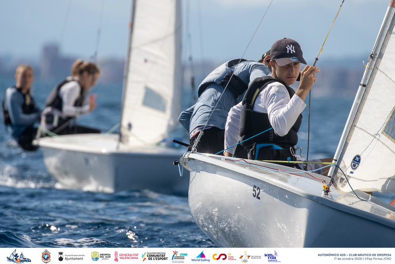 Oropesa reúne a la élite autonómica de vela en la Copa de 420