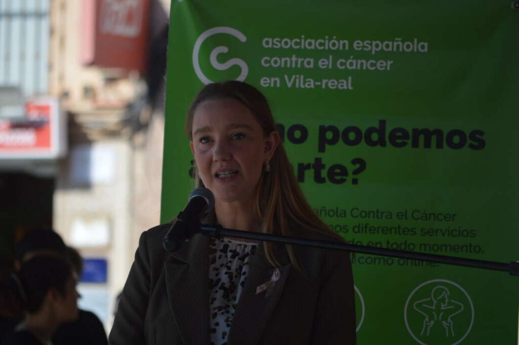 Vila-real alça la veu contra el càncer de mama amb un acte a la plaça Major